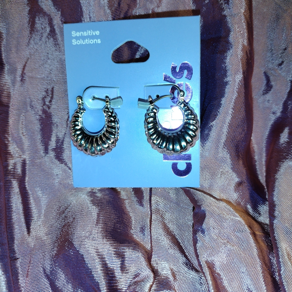 Silvertone Scalloped Hoop Earrings Claire's Sensitive Solutions Collection New